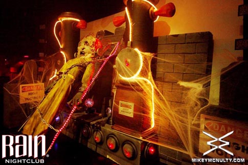 103010_Rain_Perfecto_KillerCostumes_050