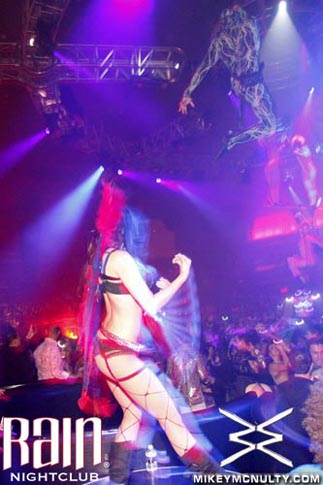 103010_Rain_Perfecto_KillerCostumes_052