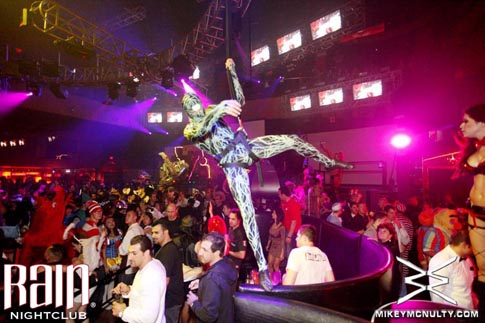 103010_Rain_Perfecto_KillerCostumes_056
