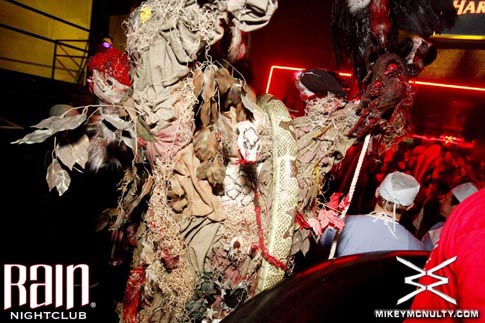 103010_Rain_Perfecto_KillerCostumes_059