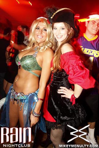 103010_Rain_Perfecto_KillerCostumes_085