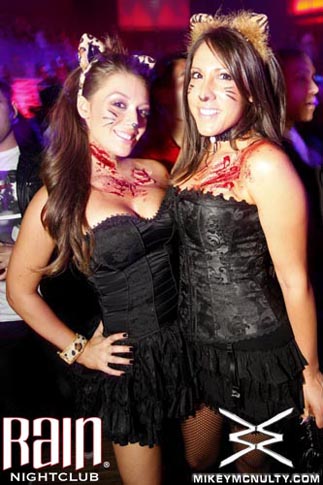 103010_Rain_Perfecto_KillerCostumes_094