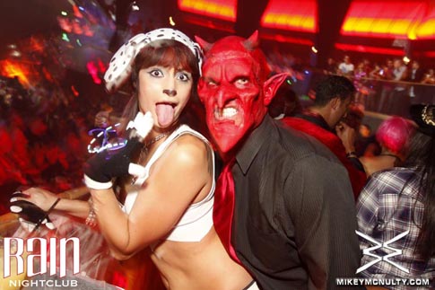 103010_Rain_Perfecto_KillerCostumes_100