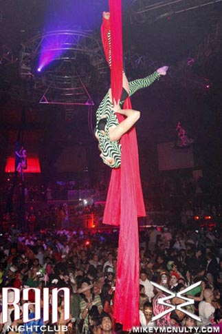 103010_Rain_Perfecto_KillerCostumes_131