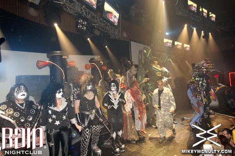 103010_Rain_Perfecto_KillerCostumes_148