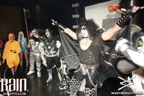 103010_Rain_Perfecto_KillerCostumes_156