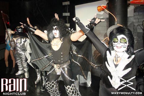 103010_Rain_Perfecto_KillerCostumes_157
