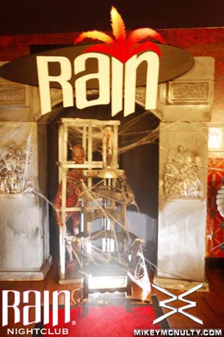 103010_Rain_Perfecto_KillerCostumes_230