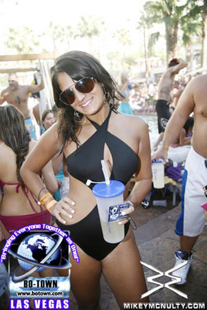 Rehab_PoolParty_LasVegas_HardRock_92709_014