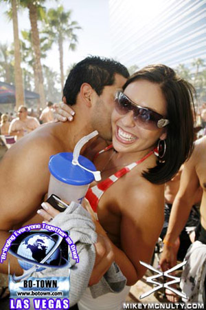 Rehab_PoolParty_LasVegas_HardRock_92709_059