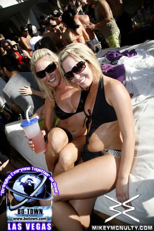 Rehab_PoolParty_LasVegas_HardRock_92709_099