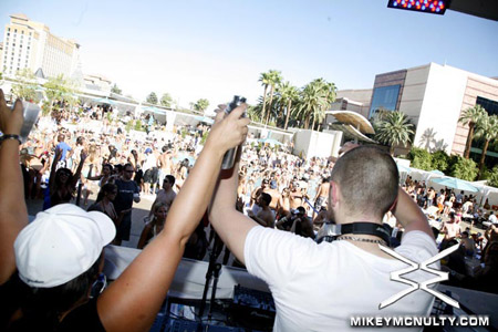 WetRepublic-PoolParty-LasVegas-Deamau5-9709_009