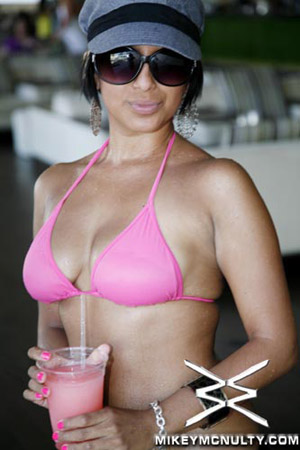 WetRepublic_MGMGrandPool_Superchumbo_9809_16